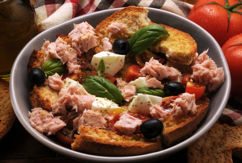 fresella-come-condire-tonno-olive